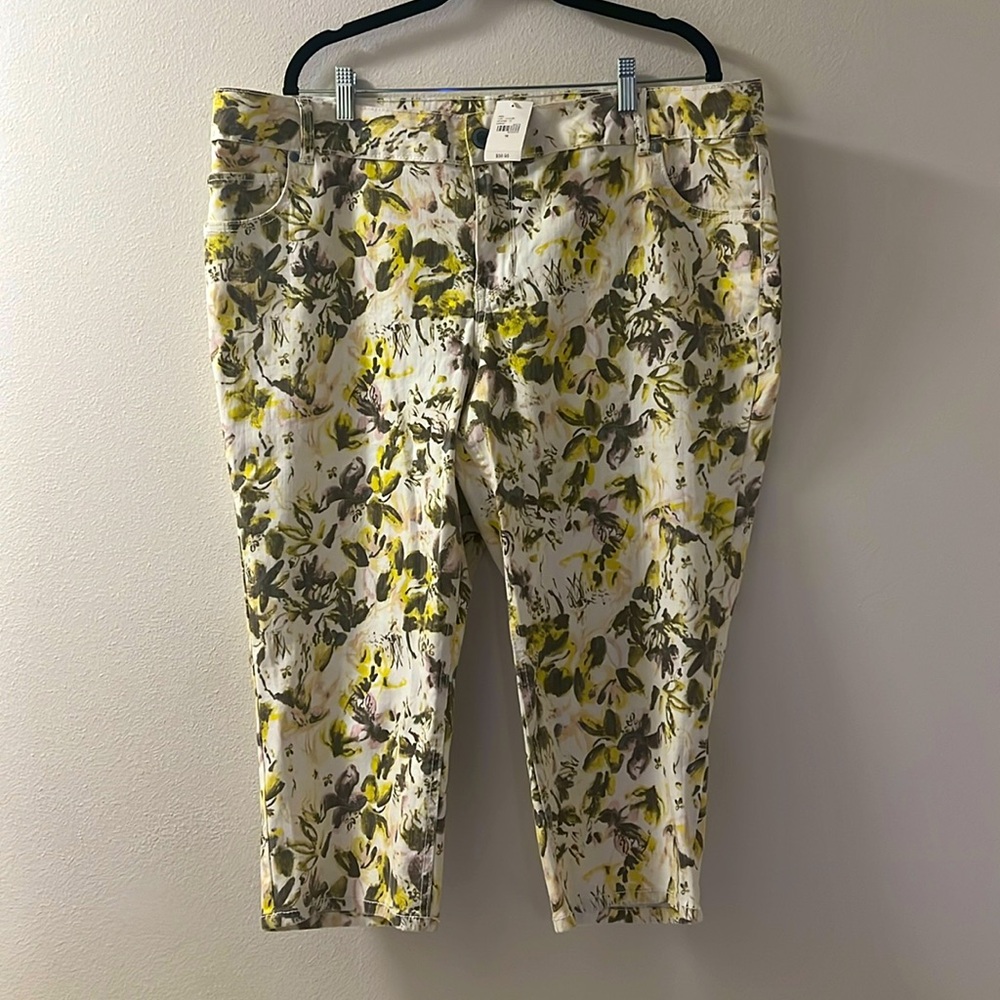 Lane Bryant printed capris size 18